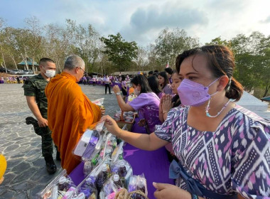 พิธีทำบุญตักบาตร เนื่องในโอกาสวันคล้ายวันพระราชสมภพ ... พารามิเตอร์รูปภาพ 2