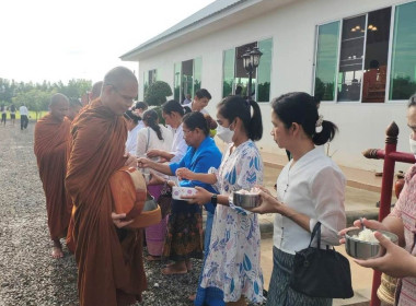 เข้าร่วมโครงการเข้าพรรษา ผู้ว่าฯ พาเข้าวัด หิ้วปิ่นโต ... พารามิเตอร์รูปภาพ 6