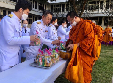 เข้าร่วมพิธีสวดพระพุทธมนต์และพิธีทำบุญตักบาตรถวายพระราชกุศล ... พารามิเตอร์รูปภาพ 5