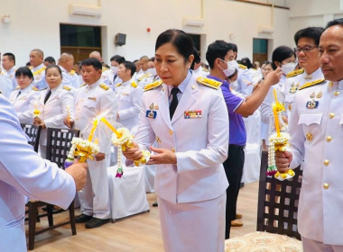 เข้าร่วมพิธีถวายเครื่องราชสักการะและวางพานพุ่มและพิธีจุดเทียนถวายพระพรชัยมงคลเฉลิมพระเกียรติสมเด็จพระนางเจ้าสุทิดา พัชรสุธาพิมลลักษณ พระบรมราชินี เนื่องในโอกาสวันเฉลิมพระชนมพรรษา 3 มิถุนายน 2568 ... พารามิเตอร์รูปภาพ 4