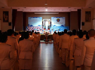 เข้าร่วมพิธีถวายเครื่องราชสักการะและวางพานพุ่ม ... พารามิเตอร์รูปภาพ 3