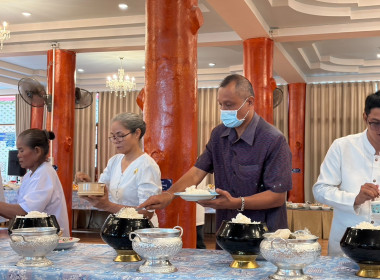 เข้าร่วมโครงการ "ผู้ว่าฯ พาเข้าวัด หิ้วปิ่นโต แต่งผ้าไทย" ... พารามิเตอร์รูปภาพ 3